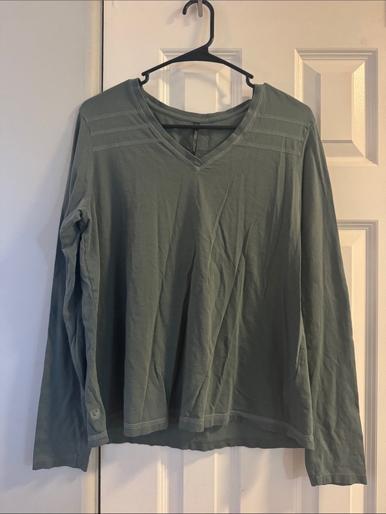 Kuhl Tops - Kuhl Women's Long Sleeve V-Neck Top in Sage Green